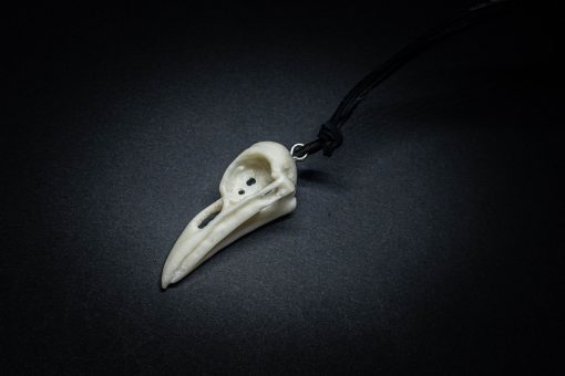 Floki – naszyjnik, kruk w wersji białej z naszej kolekcji biżuterii stylizowanej na ptasie czaszki.